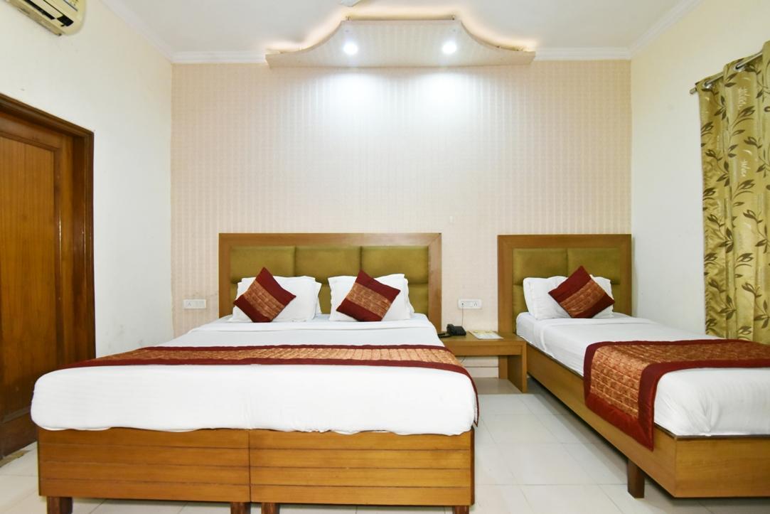 אמריצר Hotel B-Comfort מראה חיצוני תמונה