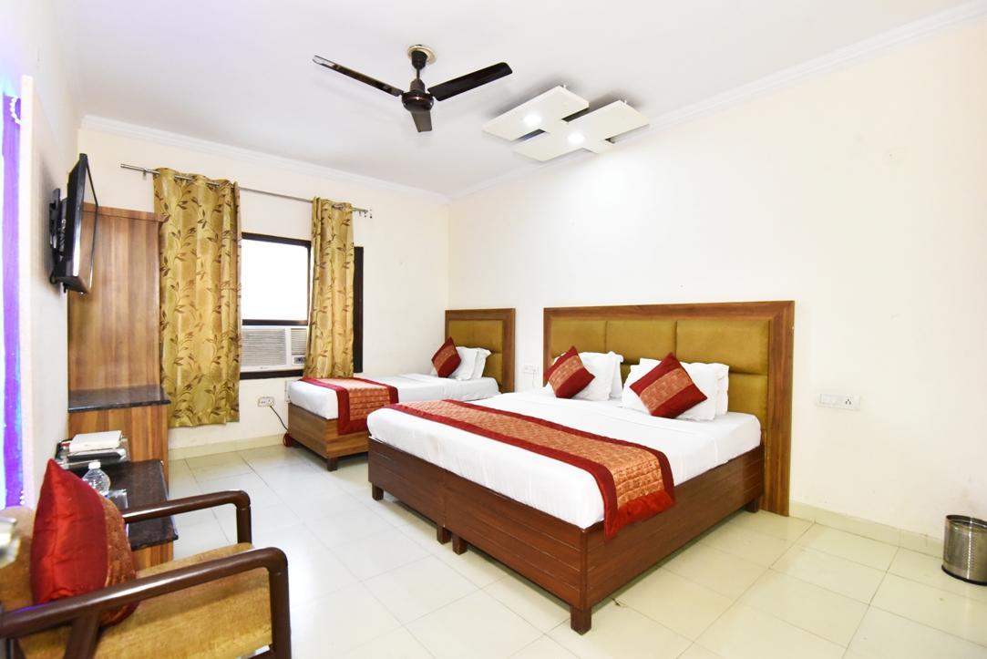 אמריצר Hotel B-Comfort מראה חיצוני תמונה
